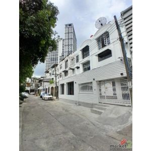 ขายทาวน์เฮ้าส์ 3 ชั้น 2 คูหา 52 ตรว. 700 ตรม. ทำเลทอง พระราม 9 ซอย 11 เข้าออกสะด