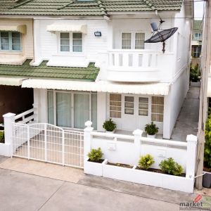 บิ๊กซี รังสิต-นครนายก 700ม.  ตลาดคลอง 4 1.2 กม.   สนามกอล์ฟกรุงกวีและคันทรีคลับ 