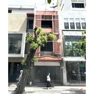 HR 9629 ให้เช่าอาคารพาณิชย์ 3 ชั้น ถนนสุขุมวิท ใกล้ BTS พร้อมพงษ์ , ใกล้เอ็มควอเ