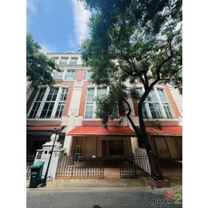 HR 9638 ให้เช่าทาวน์โฮม 4.5 ชั้น 320 ตรม. 4 ห้องนอน บ้านกลางกรุงทองหล่อ สุขุมวิท