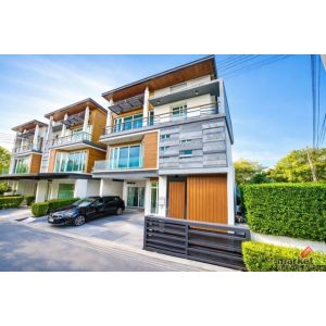 บ้านหรู 3 ชั้น ตกแต่งสวย 4นอน พร้อมสระว่ายน้ำพรีเมียม   เซ็นทรัลลาดพร้าว  ยูเนี่