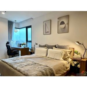 Life One Wireless Spacious Clean Convenient 39th Floor BTS PloenChit