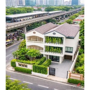  ทาวน์เฮ้าส์ใหม่ 3.5 ชั้น 4 นอน 5 น้ำใกล้BTSเอกมัย 1.2กม.ดีไซน์ทันสมัย  31ตร.ว. 