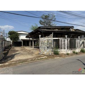 ขายที่ดิน 1 ไร่กว่า พร้อมสิ่งปลูกสร้างบ้าน 2 หลัง ซอยโกสุมรวมใจ 37 ใกล้สนามบินดอ