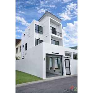 ให้เช่าบ้านเดี่ยวใหม่ 3 ชั้นหลังมุม 5 ห้องนอน สไตล์ Minimal Luxury ลาดพร้าว 94 ท