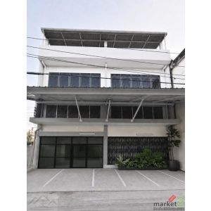 HR 9980 ให้เช่าอาคารพาณิชย์พร้อมโกดัง 2 คูหา 5 ชั้นรวมดาดฟ้า 540 ตรม. สุขุมวิท 1
