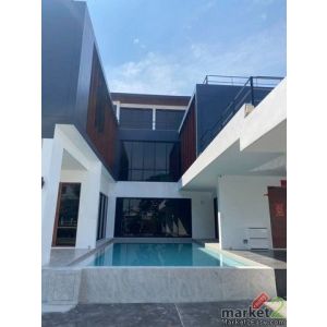 รหัสC7242 ให้เช่า ขายบ้านพลูวิลล่า 3ชั้น Luxuly Pool villa ทำเลสุขุมวิท ใกล้ BTS