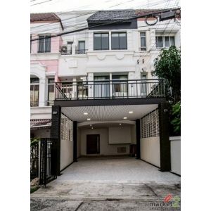 ให้เช่าทาวโฮม 3ชั้น โครงการ บ้านกลางเมือง บริติช ทาวน์ ศรีนครินทร์ Baan Klang Mu