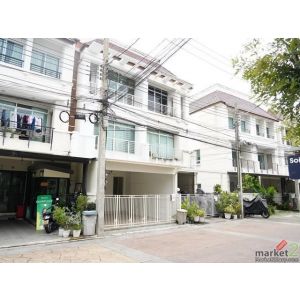 ขายทาวน์โฮม โครงการ บ้านกลางเมือง เออร์บาเนี่ยน สุขุมวิท 113 (Baan Klang Muang U