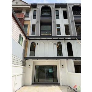 ขายทาวน์โฮม 4 ชั้น 4 ห้องนอน ลาดพร้าว 110 พื้นที่ขนาดใหญ่ รีโนเวทใหม่ทั้งหลัง พร