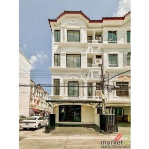 ขายทาวน์โฮมออฟฟิศ 3 ชั้นหลังมุม รีโนเวทใหม่ บ้านกลางเมืองพระรามเก้า-ลาดพร้าว ติด