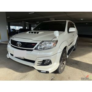 ขายรถ Toyota Fortuner 3.0V TRD Sportivo  4WD สีขาว ปี 2015 สภาพดี