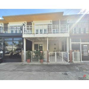 ทาวน์โฮม 2 ชั้น ต่อเติมระเบียง ราคาสุดพิเศษ  : โครงการโกลเด้นทาวน์ รามคำแหง-วงแห