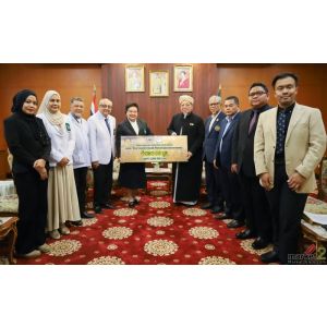 โรงเรียนการบริบาลเดอะ พาเร้นส์ ร่วมกับสำนักจุฬาราชมนตรี มอบทุน