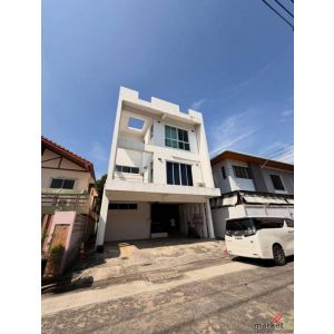 ให้เช่าถูกมาก!! โฮมออฟฟิศ 3 ชั้น + ดาดฟ้า บนทำเลทอง พระราม 9 - RCA ขนาด 750 ตร.ม