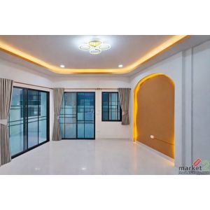 สินแพทย์เสรีรักษ์ โรงเรียนเศรษฐบุตร ทาวน์เฮาส์ 2นอน 2-3A/C 2น้ำ หลังมุม MRT สายส