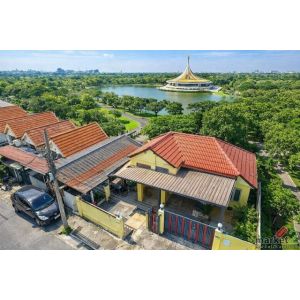  ทาวน์เฮาส์ 3 นอน 2 น้ำ ใกล้ สวนหลวง ร.9 900 ม.  24 ตร.ว.188ตร.ม. หลังหัวมุม เฉล