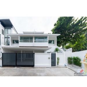 ขายทาวน์โฮม 3 ชั้น หลังใหญ่ 48 ตรว. 440 ตร.ม. ซอยสุขุมวิท 15 ย่านอโศก ทำเลดี ใกล