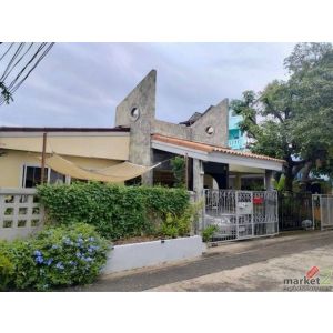 ขายบ้านเดี่ยวชั้นเดียว 52 ตรว. โชคชัย 4 ซอย 18 เชื่อมต่อนาคนิวาส 27 เดินทางสะดวก