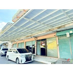 เหมาะค้าขาย หรืออยู่อาศัย อาคารพาณิชย์ 3.5 ชั้น 3 นอน กัลปพฤกษ์ สามแยกบางบอน 900