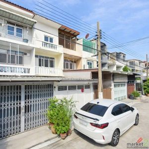 ทาวน์เฮาส์ 3 ชั้น 3นอน 2น้ำ 18ตร.ว. ถ.ลาดพร้าว104-113  รพ.เวชธานี 300 ม. แฮปปี้แ