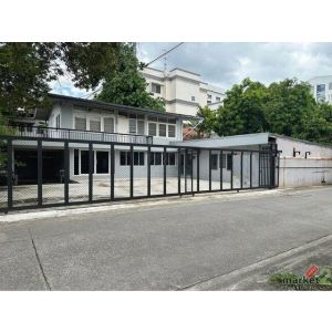 ขายที่ดินพร้อมสิ่งปลูกสร้าง 77 ตรว. ใจกลางเมือง สุขุมวิท 71 เข้าได้ทั้งซอย ปรีดี