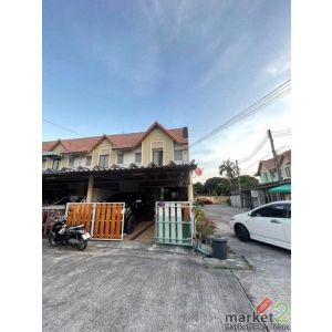 ขายด่วนมาก!! ทาวน์เฮาส์ 2 ชั้น ห้องริม หมู่บ้านแฟมิลี่แลนด์ ต.นาป่า อ.เมือง จ.ชล