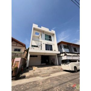 ให้เช่าโฮมออฟฟิศ 3 ชั้น + ดาดฟ้า 750 ตรม. ใจกลางเมือง ย่านเพชรบุรี – พระราม 9 ใก