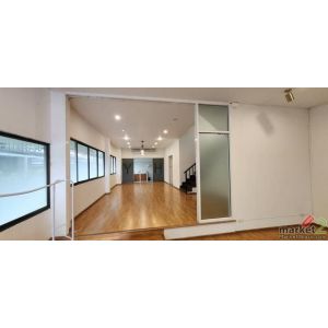ให้เช่าโฮมออฟฟิศ 3 ชั้น 48.5 ตร.ว. 5 นอน 5 น้ำ จอดรถได้ 5 คัน ย่านเลียบด่วน ถนนศ