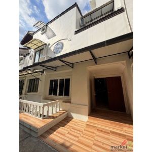 ให้เช่าทาวน์โฮม 4 ชั้น 4 ห้องนอน หมู่บ้านลานทอง สาทร ซอย 9 ใกล้ BTS เซนต์หลุยส์