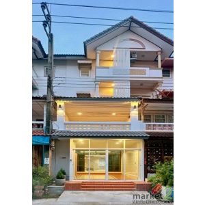 ขายทาวน์โฮม 4 ชั้น รีโนเวทใหม่สไตล์อิงลิช คอตเทจ พื้นที่ใช้สอย 200 ตร.ม. ฟังก์ชั