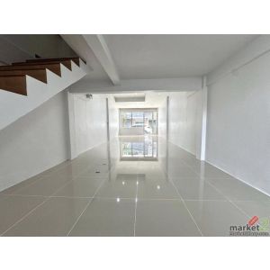 ให้เช่าตึกแถว 3.5 ชั้นไม่รวมดาดฟ้า 19 ตร.ว. ใกล้สี่แยกเหม่งจ๋าย รีโนทเวทใหม่ พร้