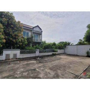 ขายทาวน์เฮ้าส์ เดอะวิลเลจ กาญจนาภิเษก-ราชพฤกษ์ ห่างจาก สถานีตำรวจภูธรไทรน้อย 1.7