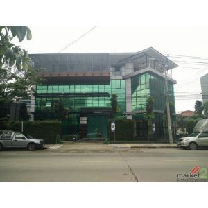 ให้เช่าอาคารสำนักงาน 4 ชั้น 1,700 ตร.ม. พร้อมที่พักชั้นบน ซอยคู้บอน 29 เขตคันนาย