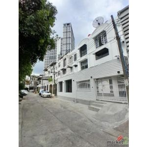 HS 1870 ขายทาวน์เฮ้าส์ 3 ชั้น 2 คูหา 52 ตรว. 700 ตรม. ทำเลทอง พระราม 9 ซอย 11 เข