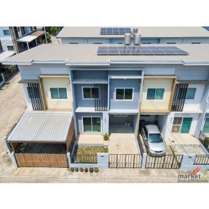 ทาวน์โฮม 2 ชั้นฟังก์ชัน  4 นอน 2 น้ำ ใกล้ รร.สารสาสน์วิเทศ บางบัวทอง 900 ม คลองบ