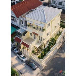 MRT ลาดพร้าว 71 800 ม. ตลาดโชคชัย 4 700 ม. ถ.โชคชัย 4 ซอย 68-74  ทาวน์โฮม 3 ชั้น