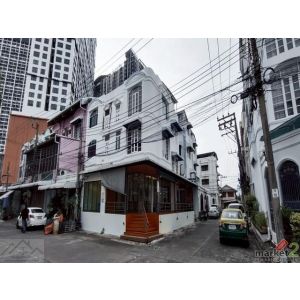 ให้เช่าทาวน์โฮม 3 ชั้น 320 ตร.ม. หลังมุม ถนนพระราม 9 ซอย 11 ใกล้เซ็นทรัลพระราม 9