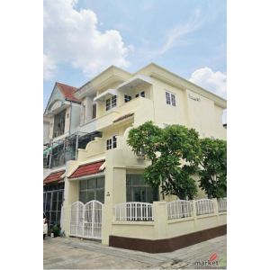 HR 9767 ให้เช่าทาวน์โฮม 3ชั้น รีโนเวทใหม่ โชคชัย 4 ซอย 72 ลาดพร้าว ใกล้ รร.สตรีว