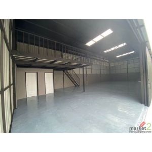 P2295 ให้เช่าโกดัง ซอยโชคชัย 4 แยก 7 แหล่งร้านอาหาร มีที่จอดรถ เดินทางสะดวก