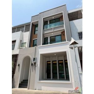 HS 1898 ขายทาวน์โฮมหรู 4.5 ชั้นพร้อมลิฟต์โครงการ Prominent Place Sukhumvit 101 ใ