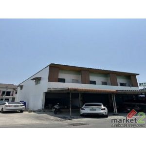 ทาวน์เฮ้าส์ 2 ชั้นหลังมุมเพิ่งรีโนเวท  เหมาะสำหรับทำธุรกิจ ร้านค้า คลินิก ขายทาว