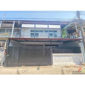 ขาย ทาวน์เฮาส์รีโนเวทใหม่พร้อมอยู่ในซอยรัชดา 32 บนทำเลใจกลางเมือง เดินทางสะดวกใก