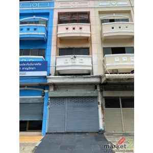 ขายทาวน์โฮม 3.5 ชั้น มีดาดฟ้า โชคชัย 4 ซ.69 ทำเลเชิงพาณิชย์ เหมาะลงทุนธุรกิจ