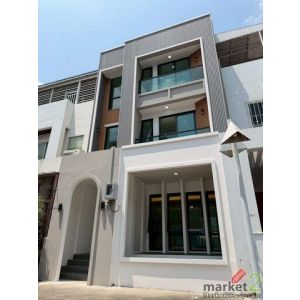 ทาวน์โฮม Sukhumvit 101 รีโนเวทใหม่พร้อมอยู่4 นอน 6ห้องน้ำ ใกล้ BTS ปุณณวิถี