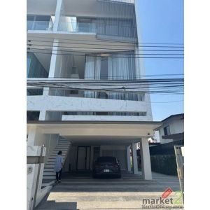 โฮมออฟฟิศ 4 ชั้นลาดพร้าว35 LUXE 35 มีลิฟท์ มีพิ้นที่สวนข้างบ้าน 400 ตารางเมตร 