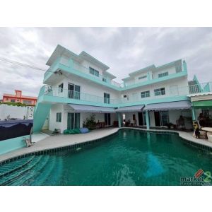 ขายอพาร์ทเม้น 3ชั้น ขนาด 178 ตรว อยู่ในชุมชน ใกล้ทะเลบางเสร่เพียง 200 เมตร เหมาะ