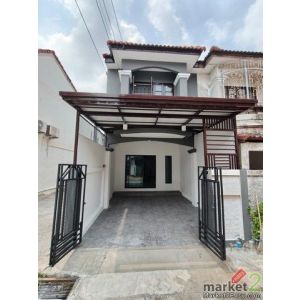 ขายทาวน์เฮ้าส์ รีโนเวทใหม่ หลังริม  พร้อมอยู่ ทำเลบ้านกล้วย-ไทรน้อย ราคาพิเศษ 1.