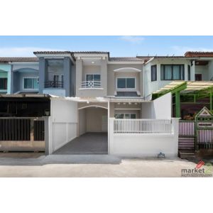 าวน์โฮม 2 ชั้น รีโนเวทใหม่ หมู่บ้านร่มโพธิ์ บางบัวทอง ติดถนนใหญ่ ใกล้สถานีรถไฟฟ้