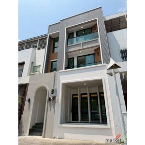 ขายทาวน์โฮม 4.5 ชั้น พร้อมลิฟต์ โครงการ Prominent Place สุขุมวิท 101 ตกแต่งใหม่พ